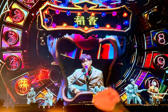 杀疯了！周杰伦深圳演唱会嗨翻天际！MILE米乐大屏、荧光棒与无人机齐齐上阵！